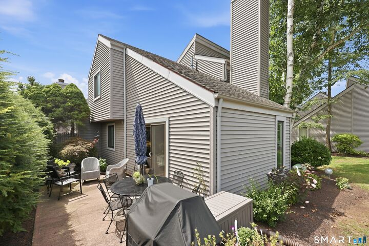 Property Photo: 170 Hollister Way South 170 CT 06033