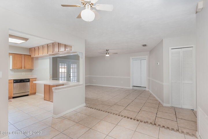 Property Photo: 2620 Redwood Avenue FL 32780