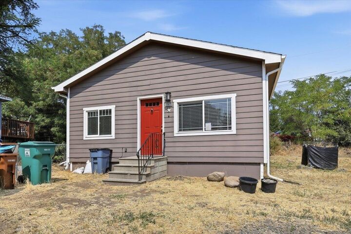 Property Photo:  2929 E Jackson Ave  WA 99207 