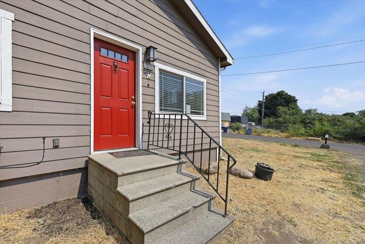 Property Photo: 2929 E Jackson Ave WA 99207