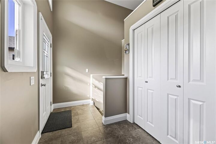 Property Photo: 1114 Hargreaves Way SK S7R 0H2