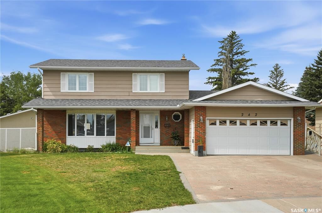Property Photo: 242 Auld Crescent SK S7H 4W9