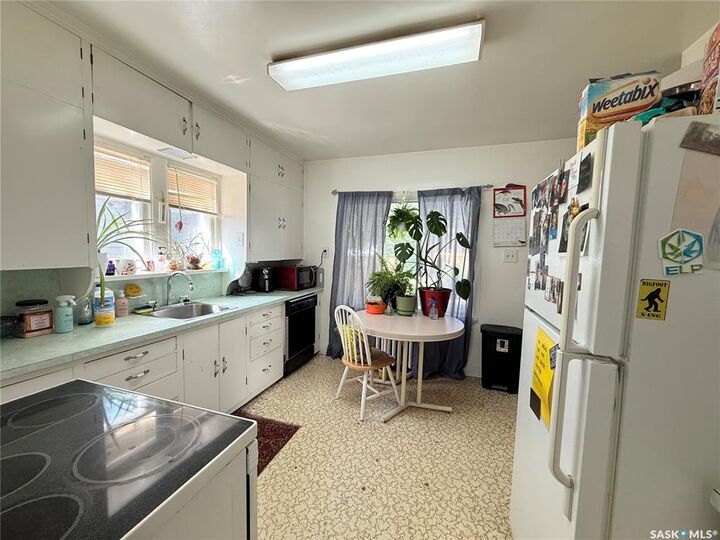 Property Photo:  555 2nd Street E  SK S0N 2M0 