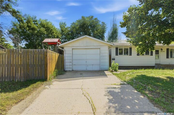 Property Photo: 3234 Maxwell Street SK S7L 4K8