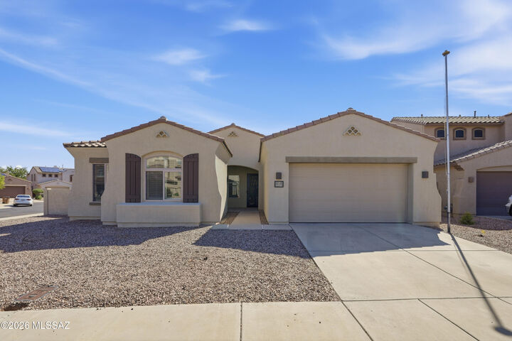 Property Photo:  8556 N Crosswater Loop  AZ 85743 