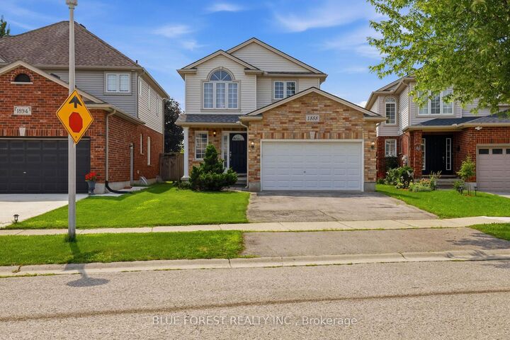 1888 Stackhouse Crescent — photo 1