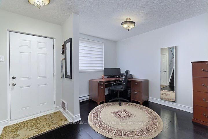 Property Photo: 2170 Bromsgrove Road 200 ON L5J 4J2