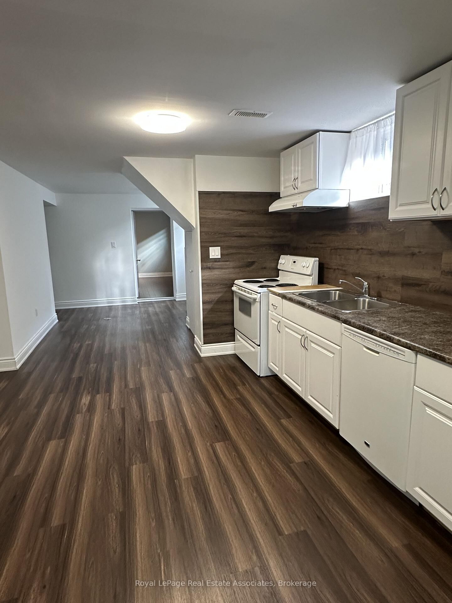 Property Photo:  1590 Coram Crescent (Basement)  ON L4X 1K9 