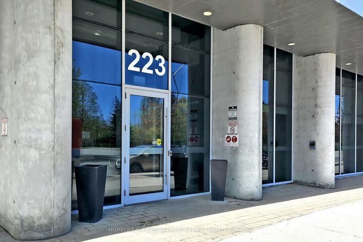 Property Photo:  223 Webb Drive 1013  ON L5B 4P2 