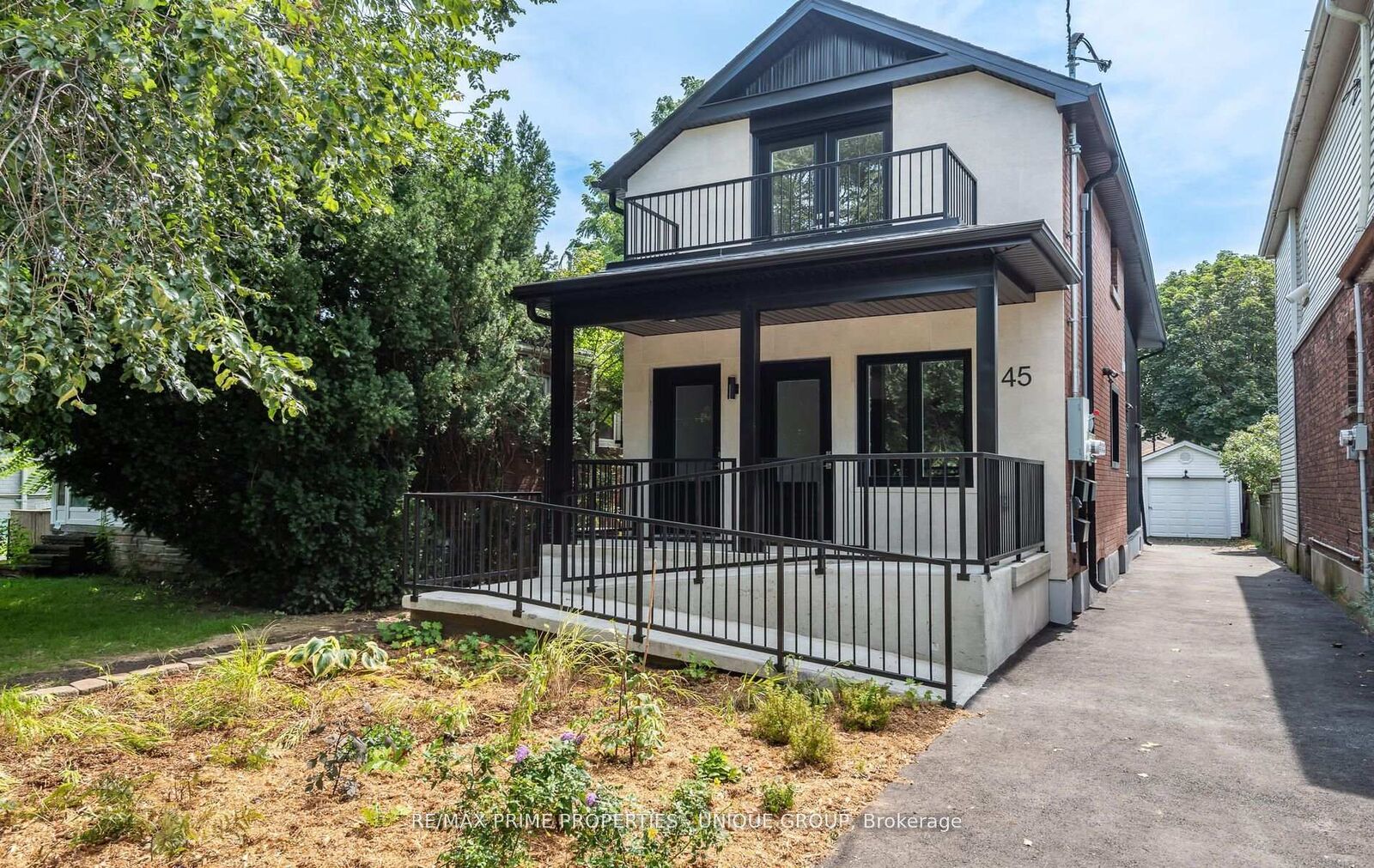 Photo de la propriété:  45 Astoria Avenue 3  ON M6N 2V6 