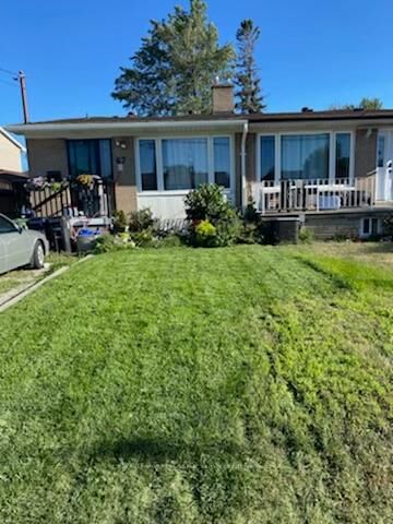 Property Photo:  67 Lanyard Road 1  ON M9M 1Y8 