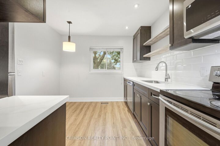 Property Photo:  1350 Garth Street 77  ON L9C 5V3 