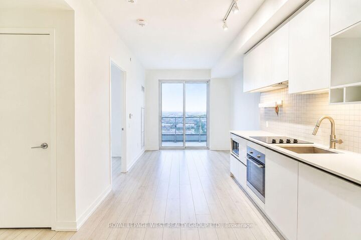 Property Photo:  950 Portage Parkway 2615  ON L4K 0J7 