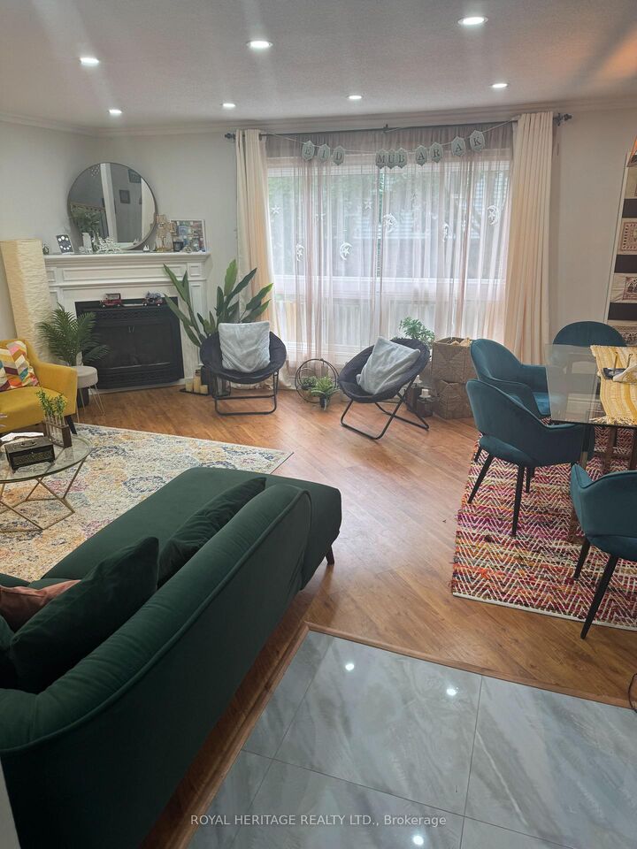 Photo de la propriété:  98 Falconer Drive 75  ON L5N 1Y2 