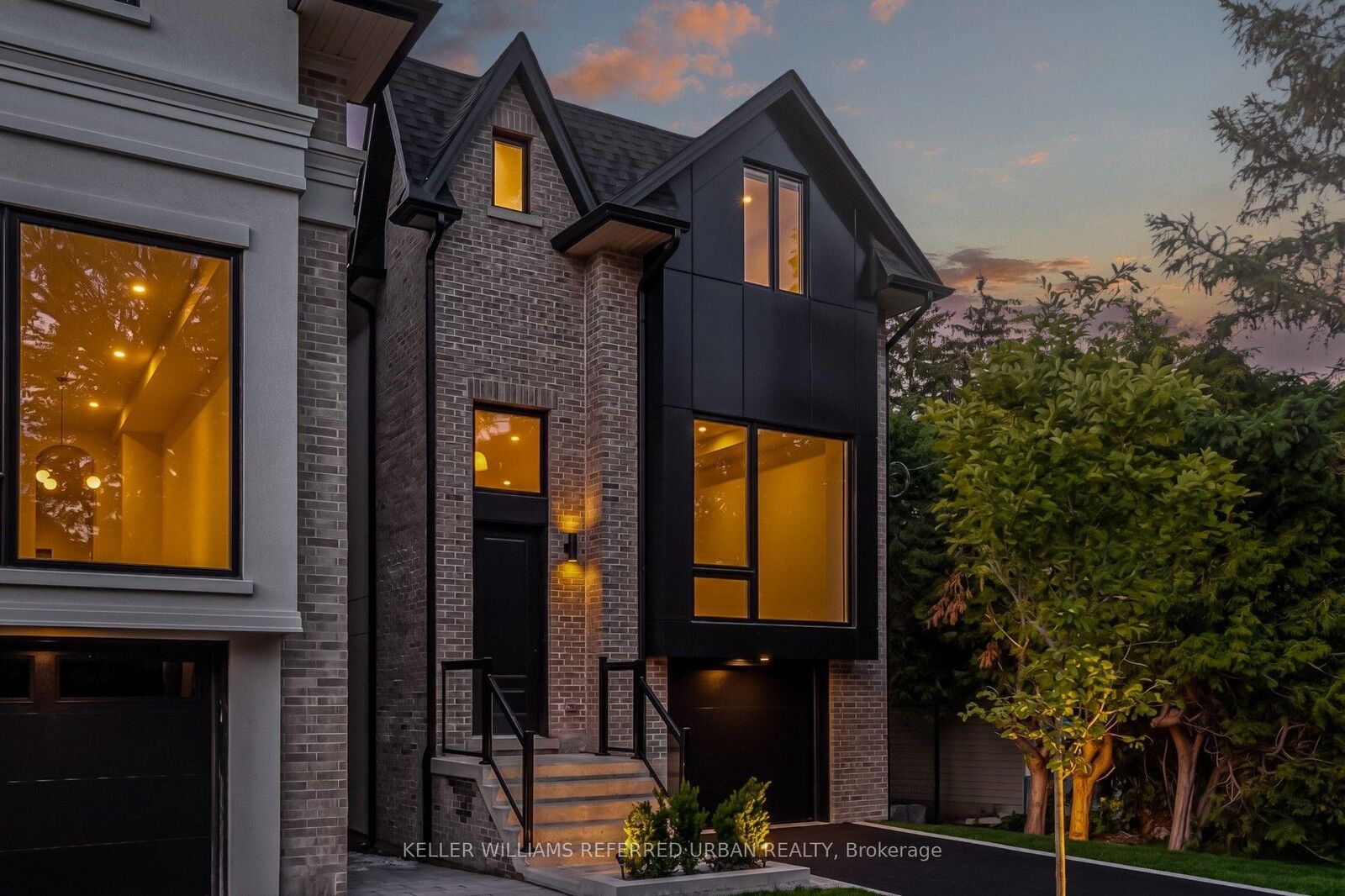 Property Photo: 37 Wesley Avenue ON L5H 2M6