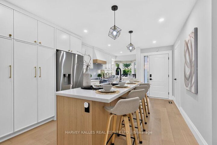 Property Photo: 1160 Walden Circle 1 ON L5J 4J9