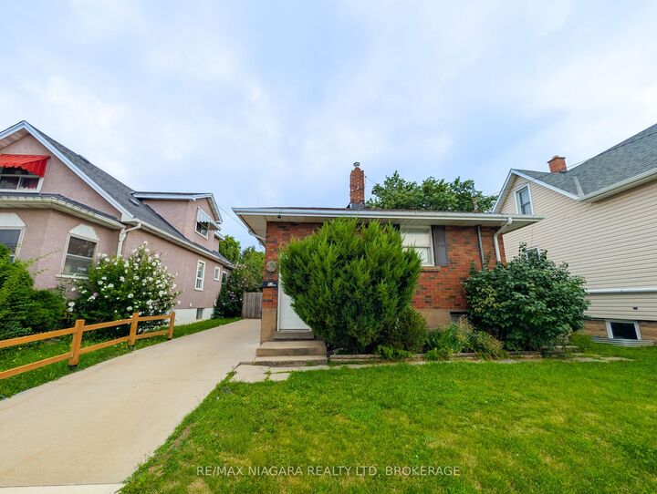 Property Photo: 52 Fifth Street ON L3B 4Z5