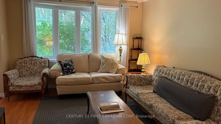 Property Photo:  460 Castlegrove Boulevard Room 3  ON N6G 1K8 