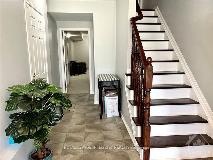 Photo de la propriété:  140 Battersea Crescent  ON K2T 0C5 