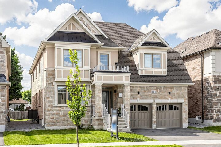 Property Photo:  253 Danny Wheeler Boulevard  ON L4P 0J9 