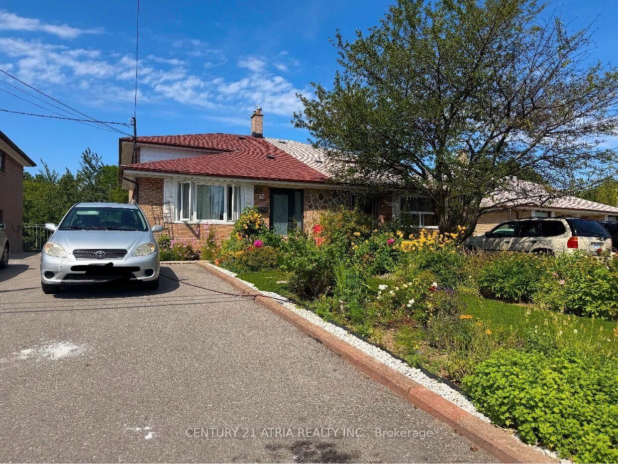 Photo de la propriété: 65 Newlin Crescent Rear Ground Flr ON M3L 1X5