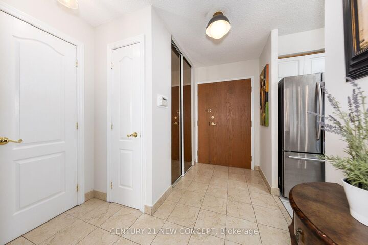 Property Photo:  100 Upper Madison Avenue 2601  ON M2N 6M4 