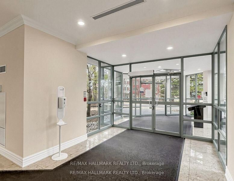Photo de la propriété:  3 Ellesmere Street 106  ON L4B 4N2 