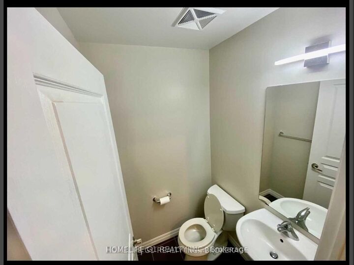 Property Photo:  223 Webb Drive  ON L5B 0E8 