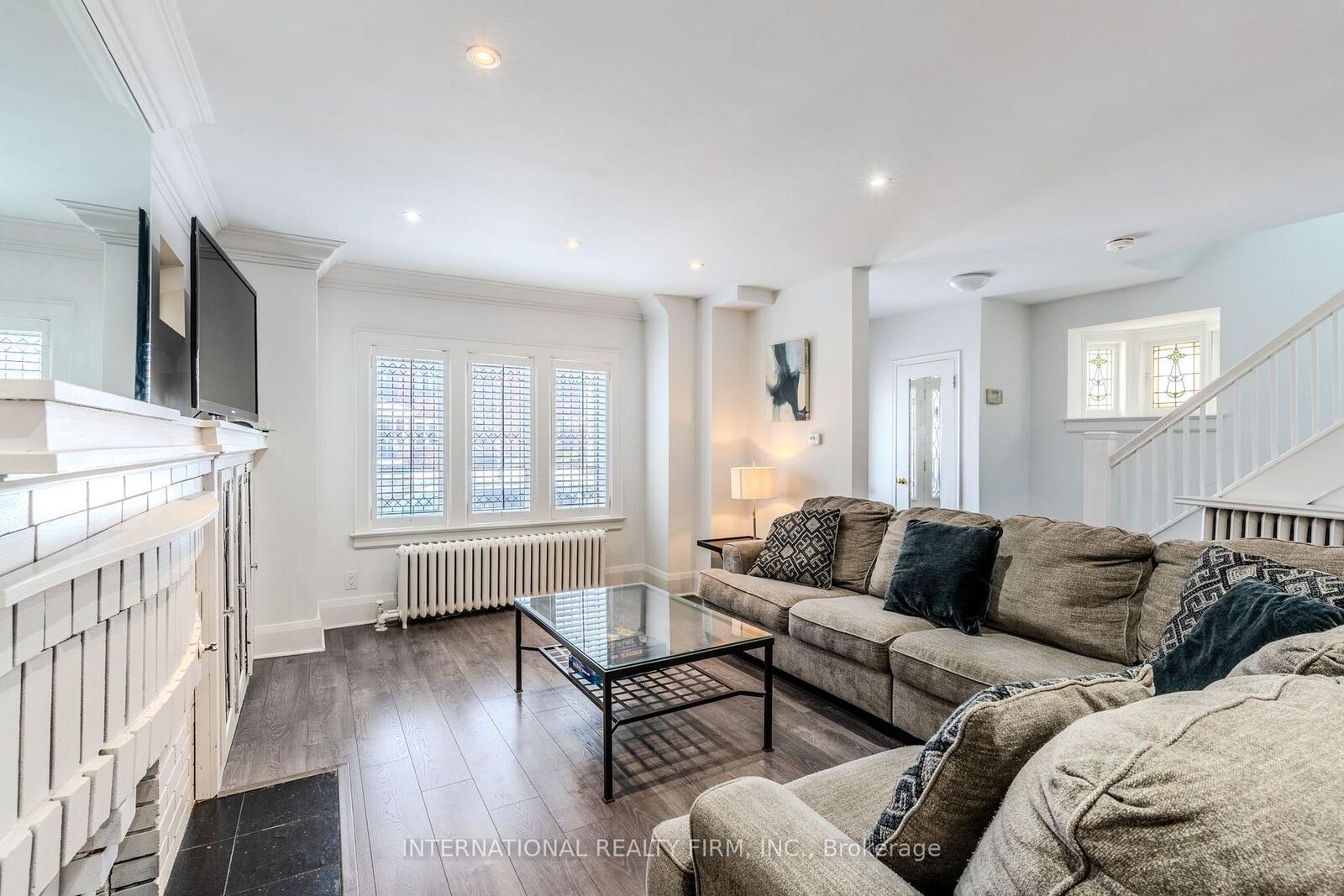 Property Photo:  47 Maxwell Avenue  ON M5P 2B4 
