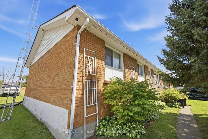 Property Photo: 3 Coleman Crescent ON L1B 1K0