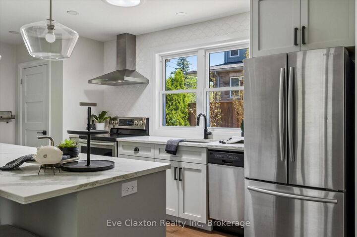 Property Photo:  90 Dean Avenue  ON N1G 1L6 