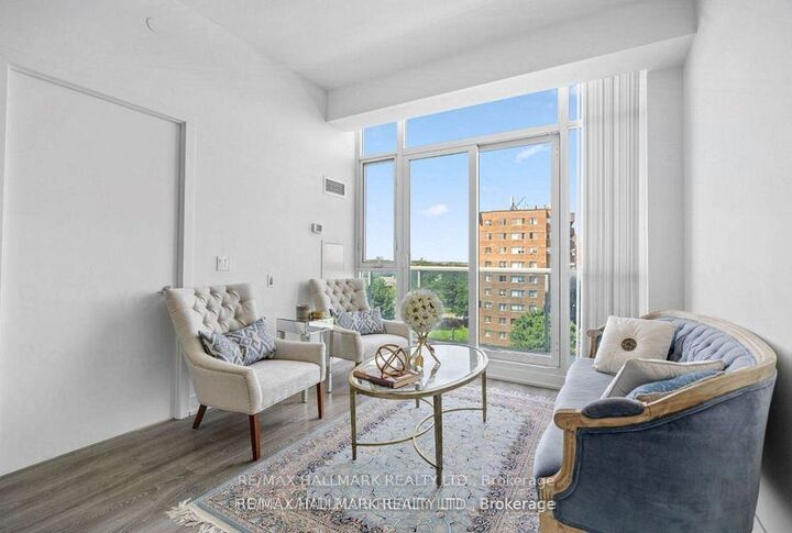 Property Photo:  9471 Yonge Street 718  ON L4C 1V4 