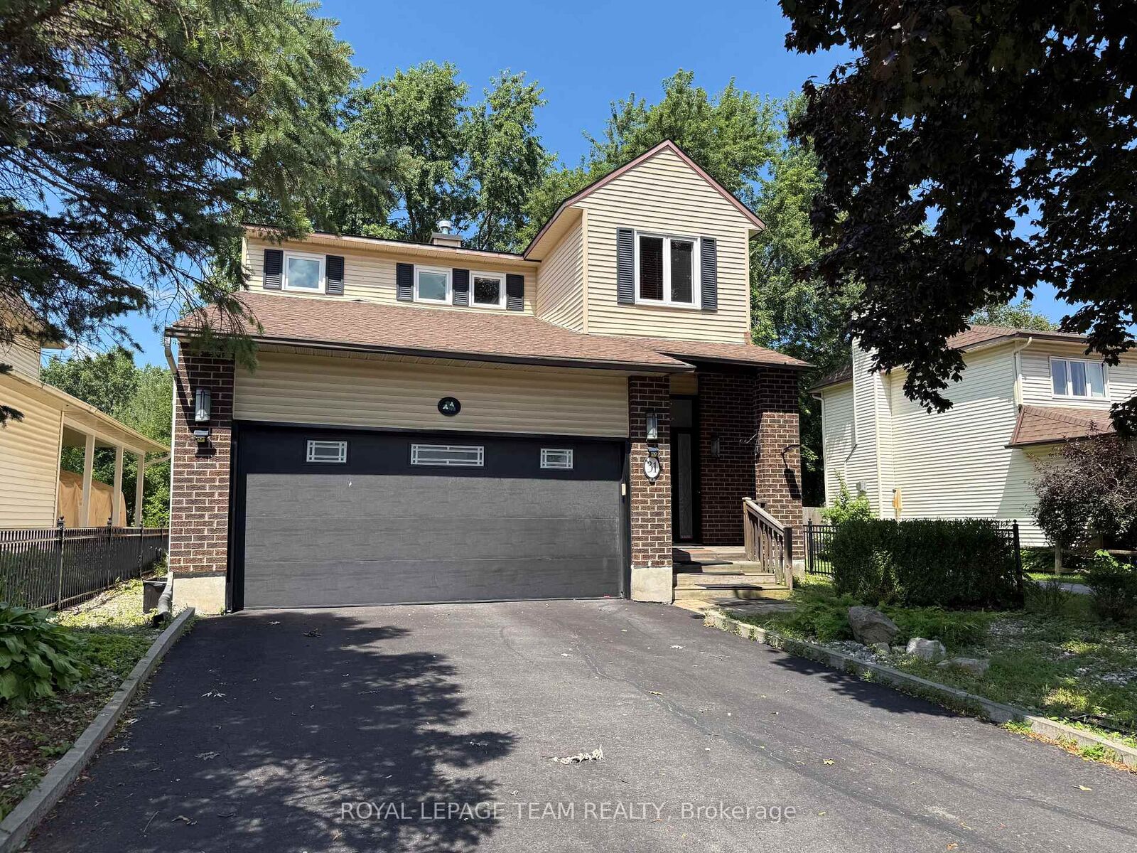 Property Photo: 31 Rastila Crescent ON K1T 2C5