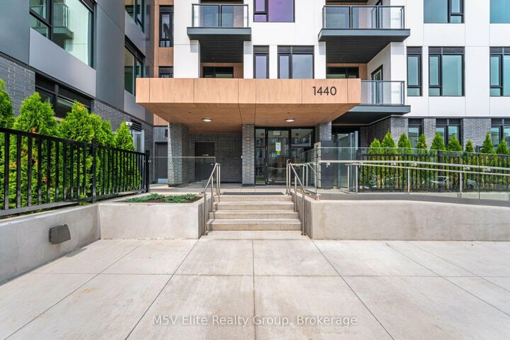 Property Photo: 1440 Clarriage Court 213 ON L9T 2X5
