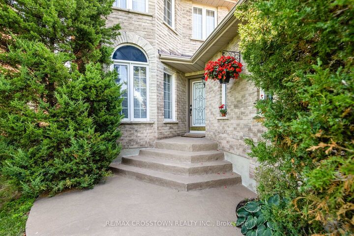 Property Photo:  5 Kelsey Crescent  ON L4N 0J7 