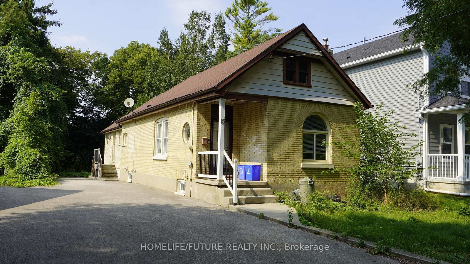 Property Photo:  15 Charles Street  ON N6H 1H1 