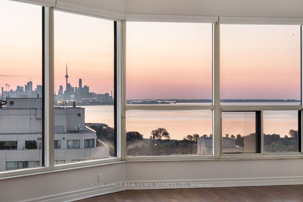 Property Photo: 2269 Lake Shore Boulevard W 2105 ON M8V 3X6