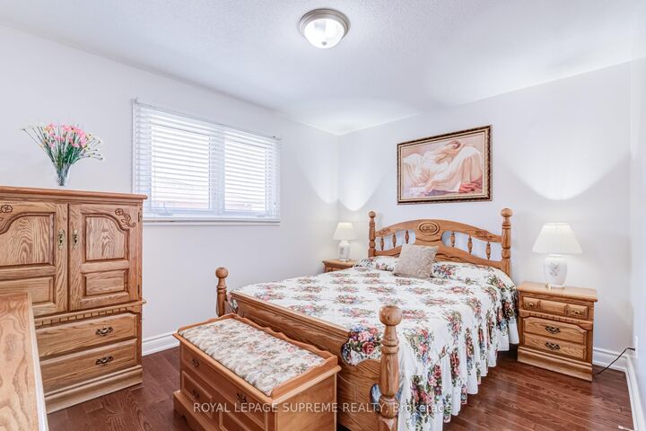 Property Photo: 2 Dogleg Court ON M3J 3E7