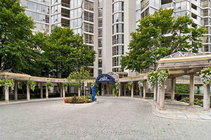 45 Kingsbridge Garden Circle 901 — photo 1