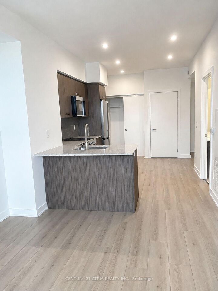 Property Photo:  25 Wellington Street 1101  ON N2G 0G5 