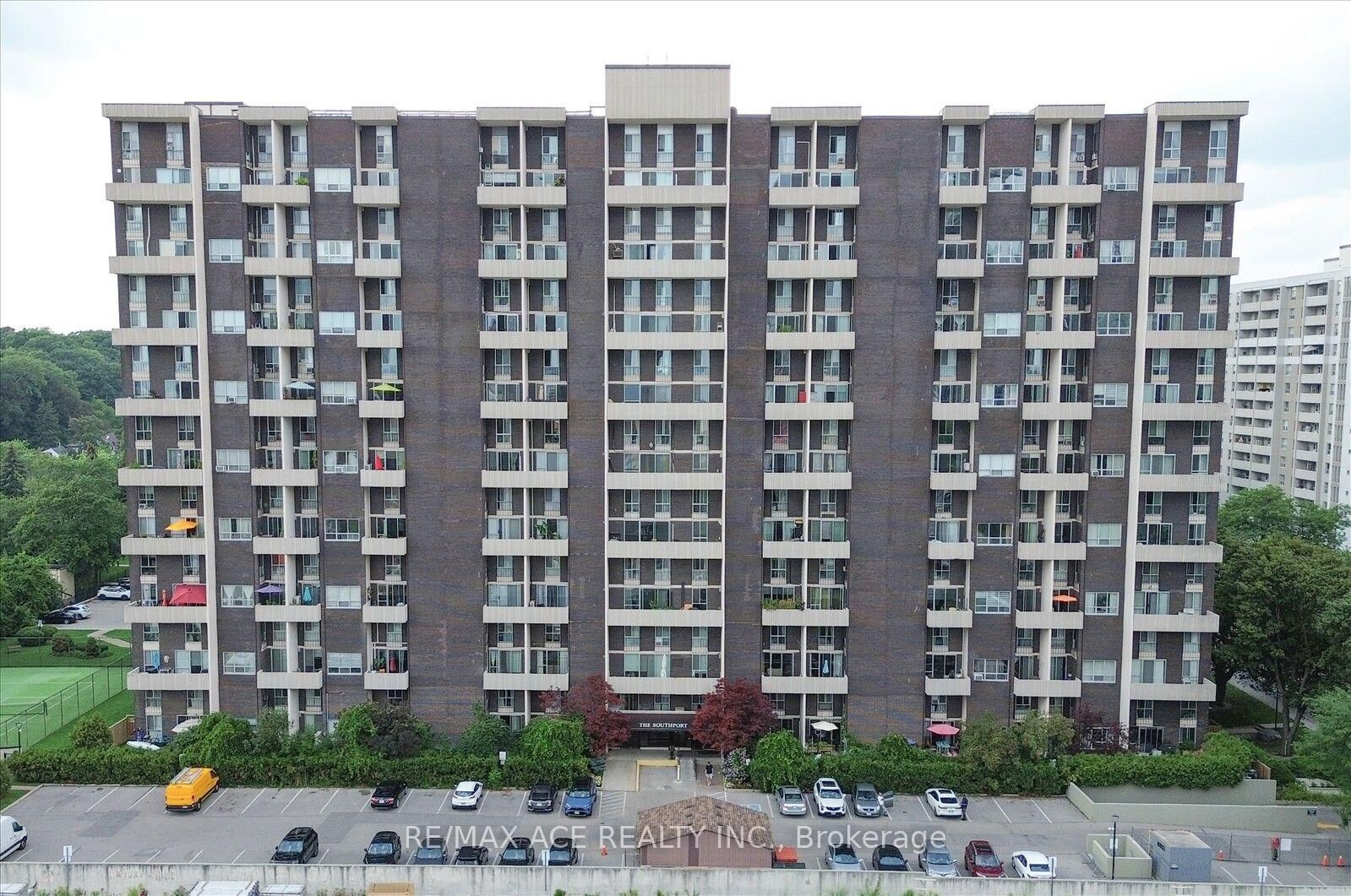 Property Photo: 60 Southport Street 624 ON M6S 3N4
