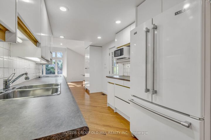 Property Photo: 29 Robin Hood Road ON M9A 2W6