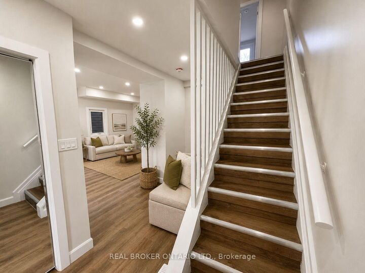 Property Photo:  5 Rowanwood Street  ON L8L 7H1 
