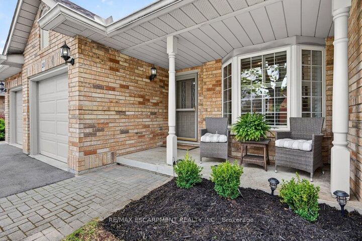 Property Photo:  2350 New Street 20  ON L7R 4P8 