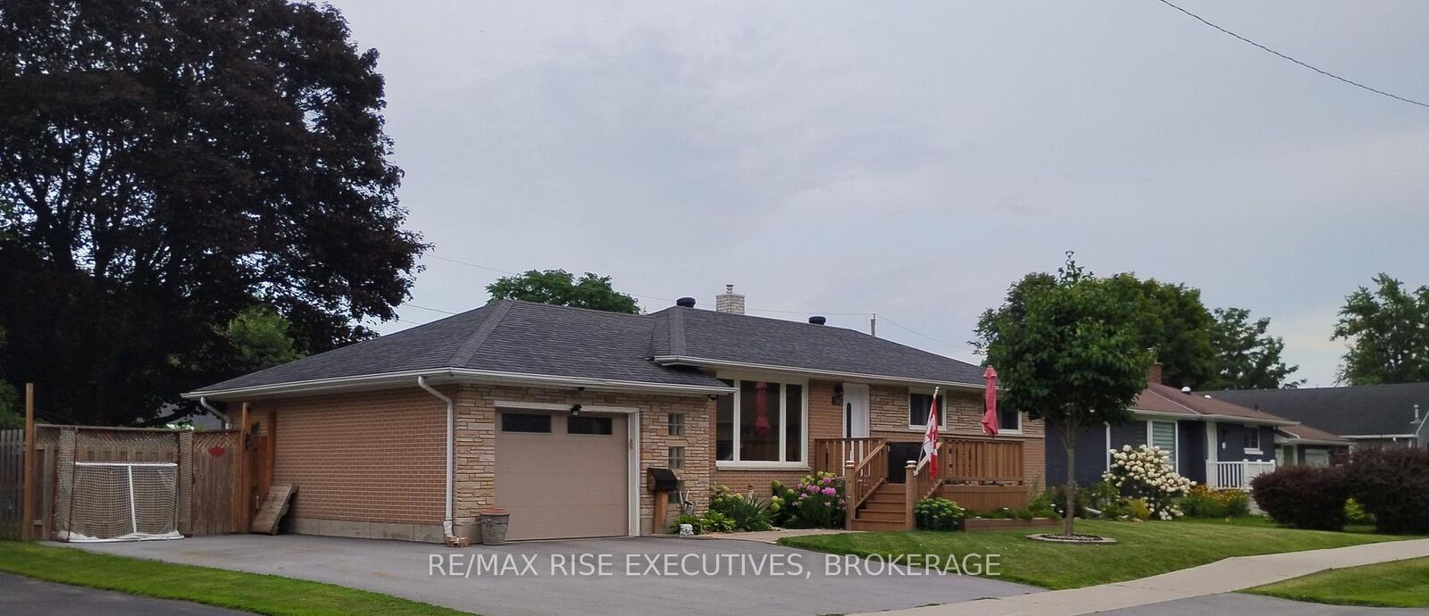 Property Photo: 165 Elizabeth Drive ON K7G 1P4