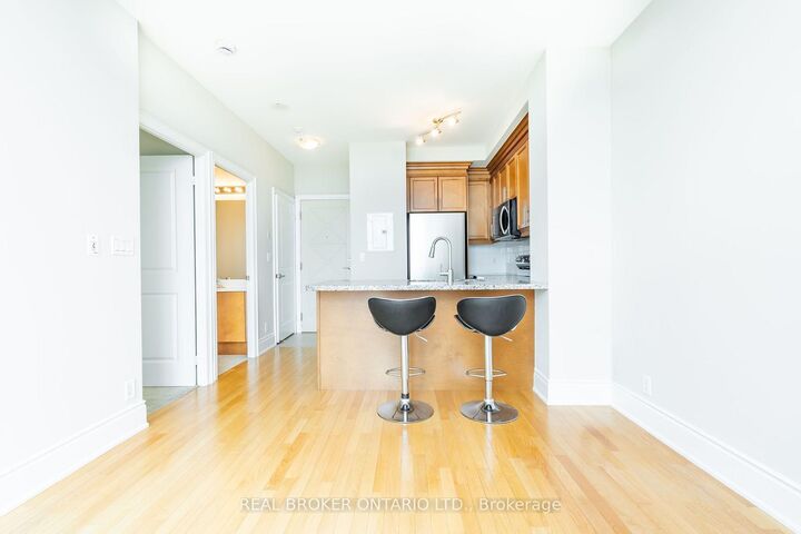 Property Photo:  18 Harding Boulevard Ph208  ON L4C 0T3 