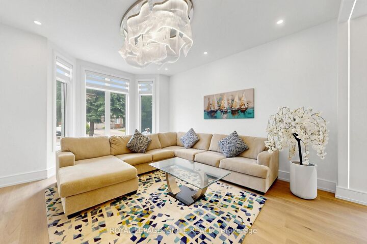 Property Photo: 26 Devondale Avenue ON M2R 2E2