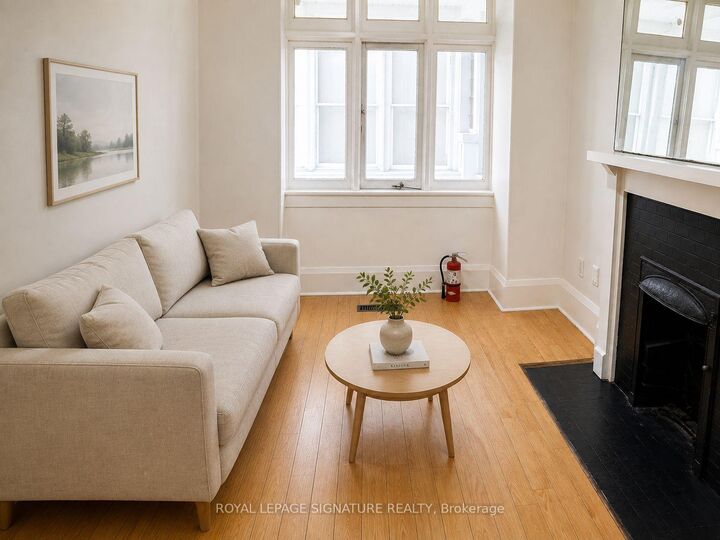 Property Photo:  916 Woodbine Avenue  ON M4C 4B7 