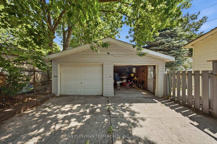 Property Photo: 387 Albert Street ON L1H 4S3