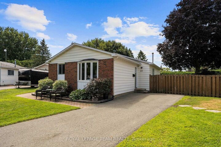 Property Photo: 27 Ballantrae Way ON K2L 1N3